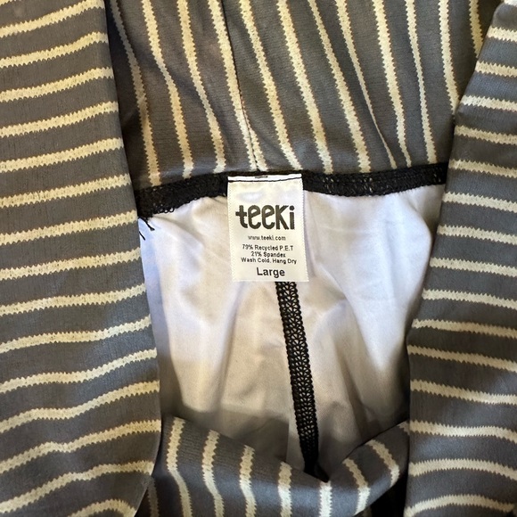 Teeki Dust in Gold striped leggings - Picture 3 of 3